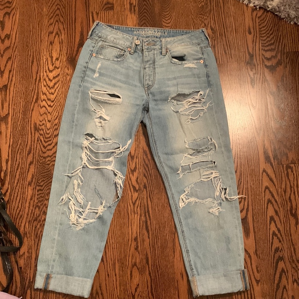 American Eagle ripped mom jeans - size 6